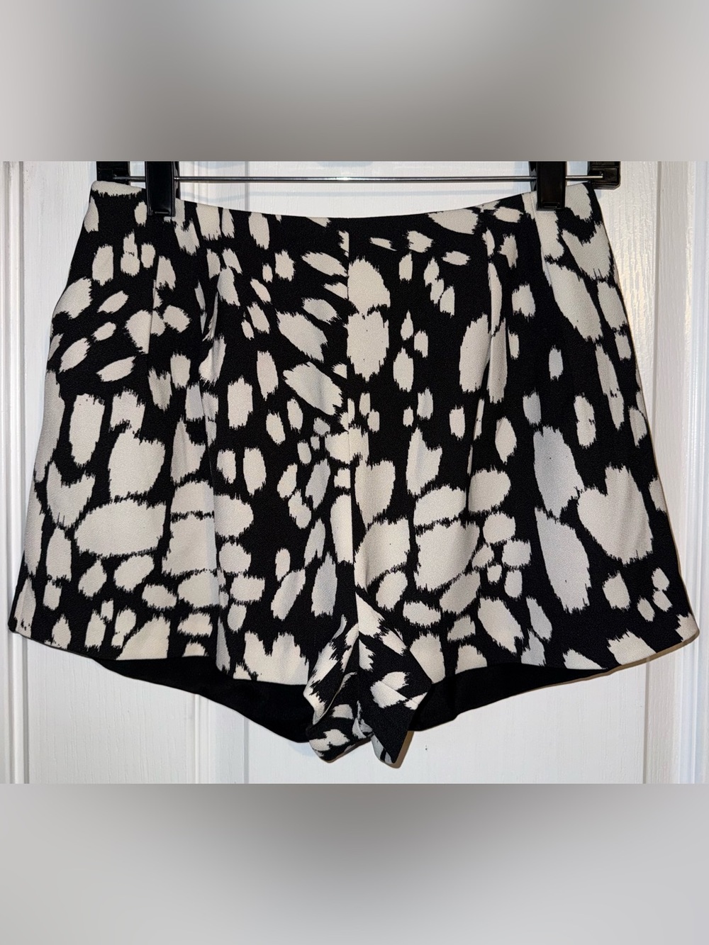KEEPSAKE the Label Abstract Black Ivory Print High Rise Tailored Shorts Size XS